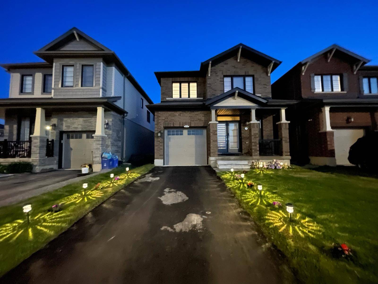Hamilton, ON L8J 0M2,7 Royal Coachman WAY