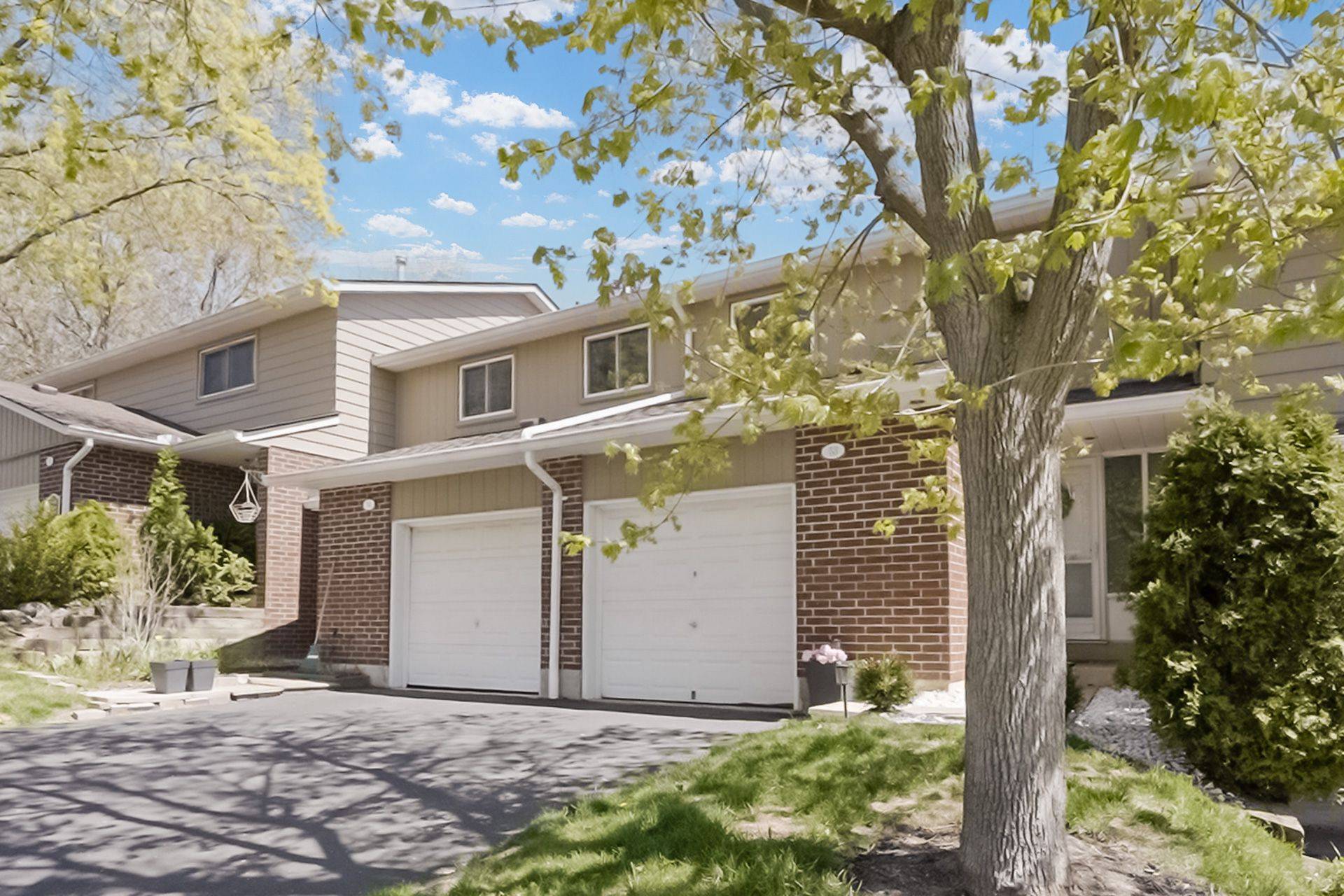 Guelph, ON N1E 6M2,16 Hadati RD #53