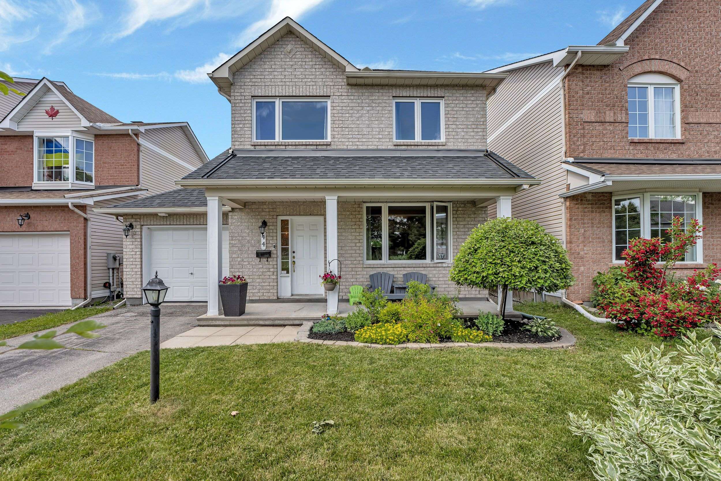 44 Chartwell AVE, South Of Baseline To Knoxdale, ON K2G 6L7