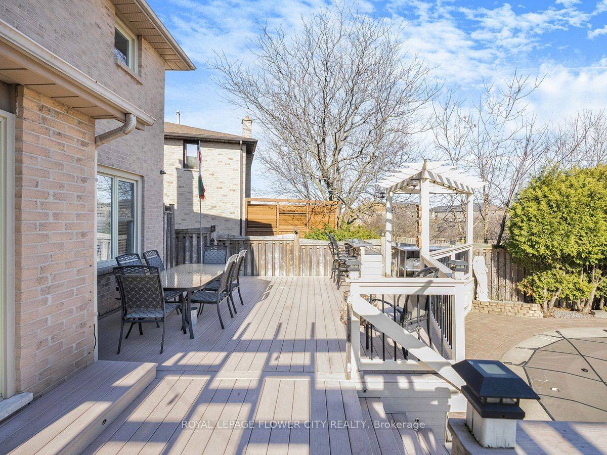 Hamilton, ON L8J 2N7,20 Driftwood PL