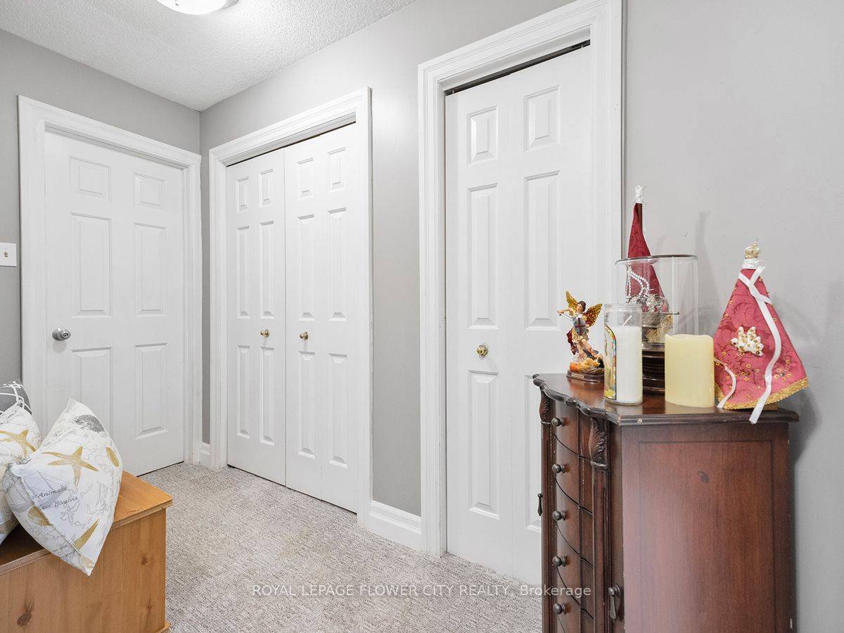 Hamilton, ON L8J 2N7,20 Driftwood PL