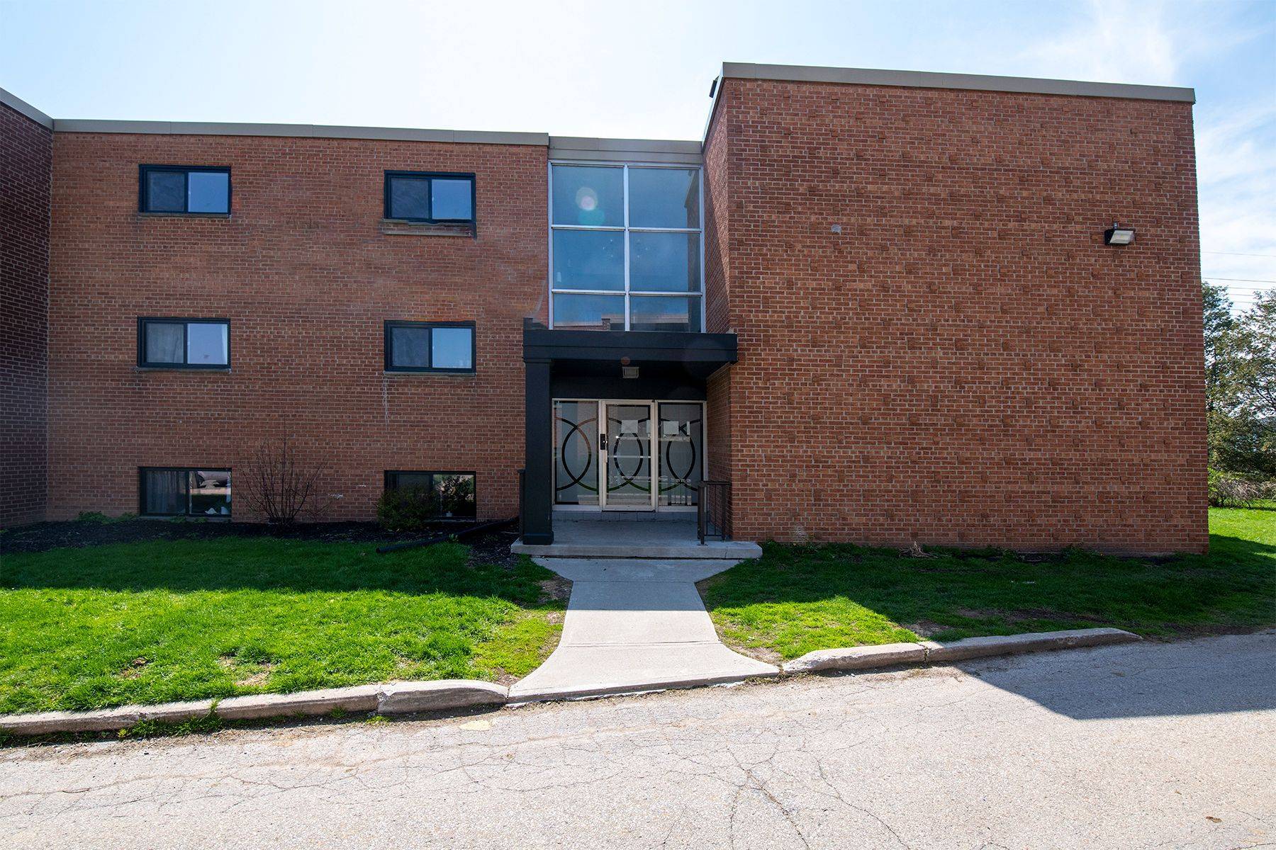 London South, ON N6J 3C3,1005 Notre Dame DR