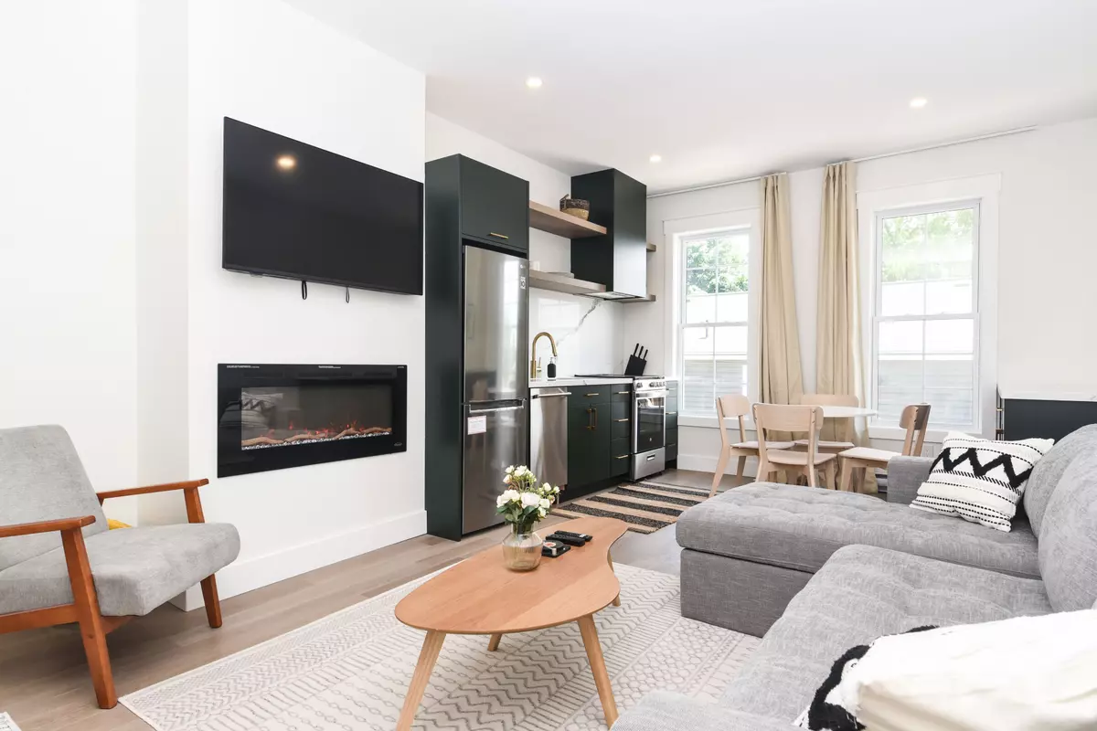 Kawartha Lakes, ON K0M 1N0,18 Oak ST #4