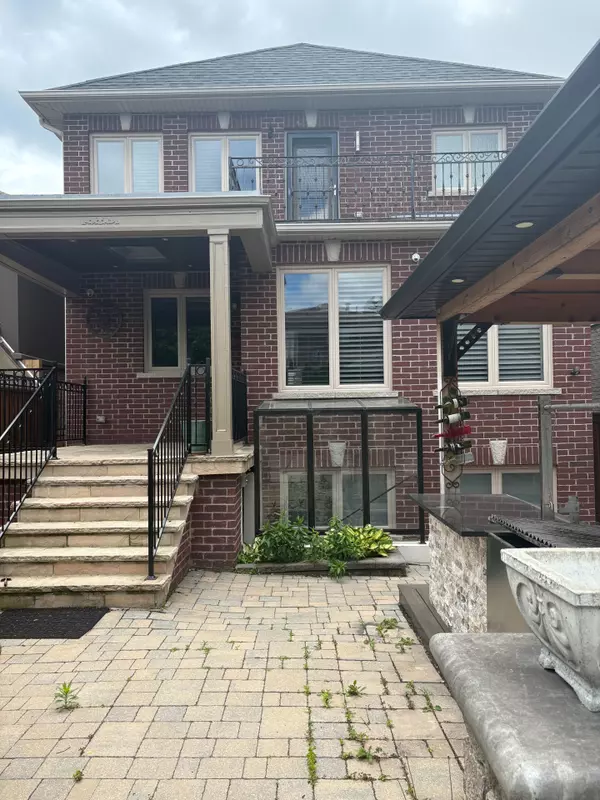 Toronto W04, ON M6B 2K4,1166 Glengrove AVE W #2 Lower
