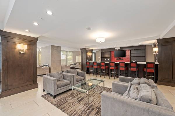 330 Ridout ST N #803, London East, ON N6A 0A7