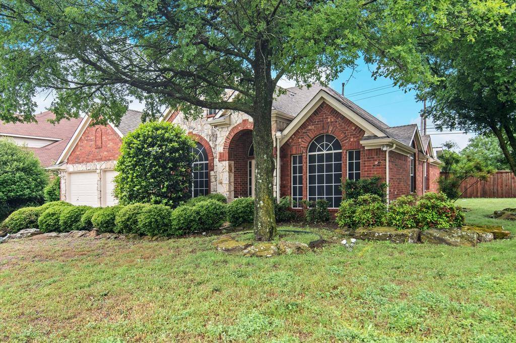 621 Candle Meadow Boulevard, Desoto, TX 75115