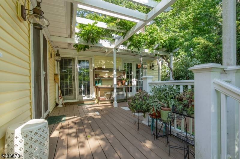 Peapack Gladstone Boro, NJ 07977,35 Main St