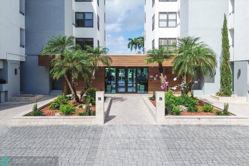 Bay Harbor Islands, FL 33154,9660 W Bay Harbor Dr  #4B
