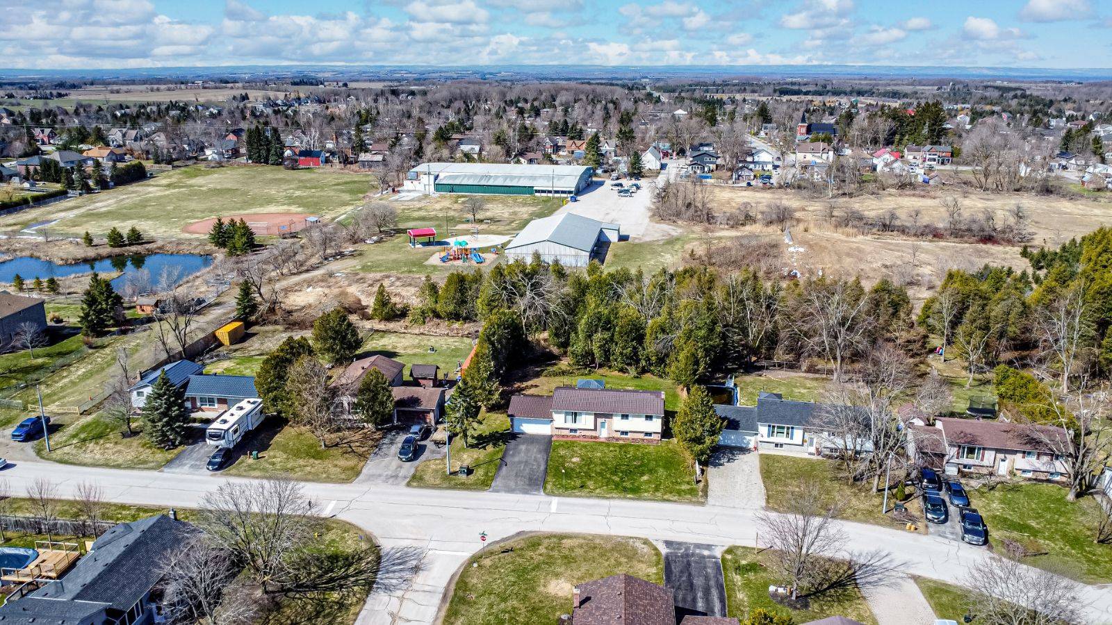 Essa, ON L0L 2N0,228 Thornton AVE