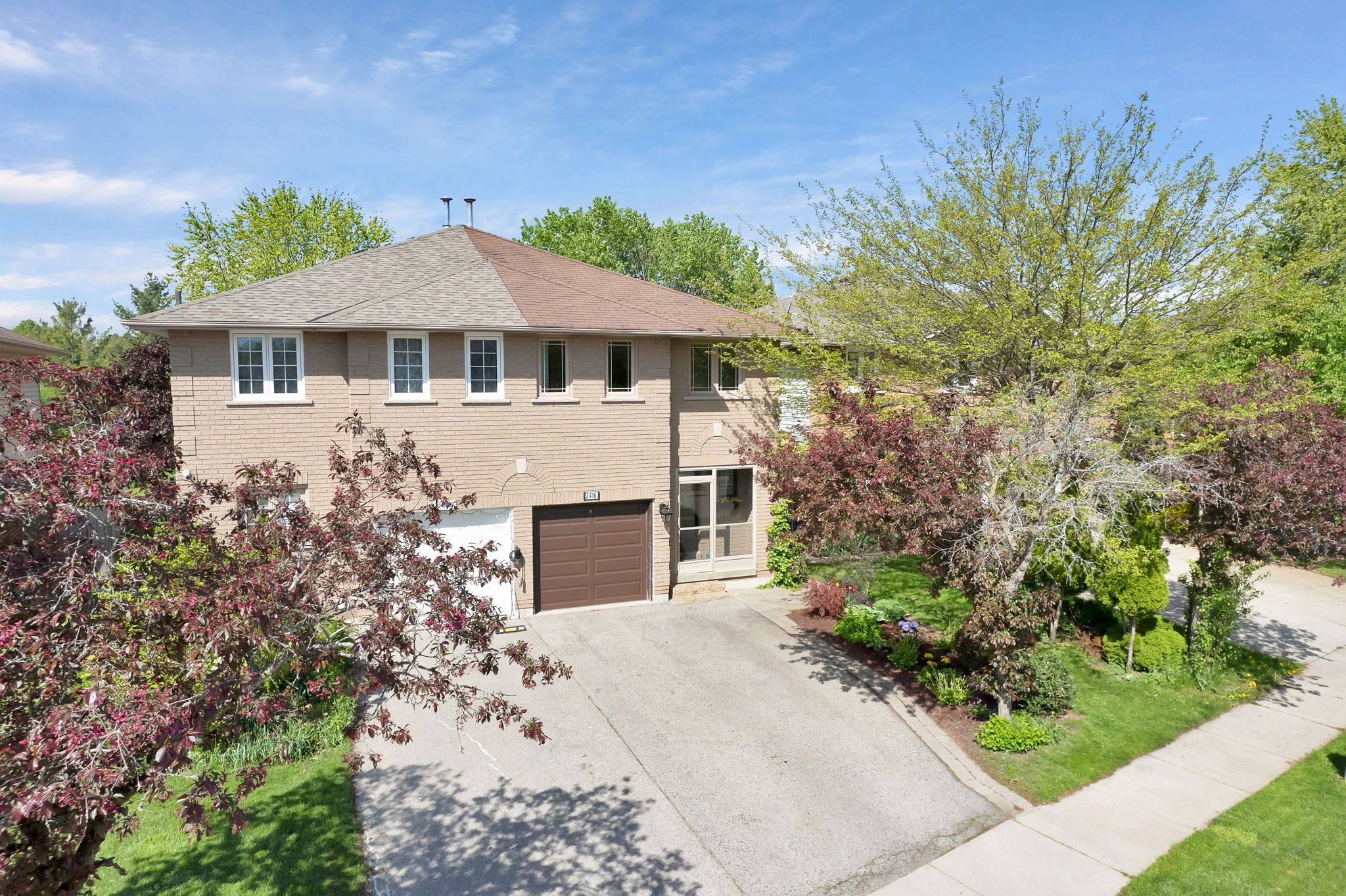 Oakville, ON L6H 5Y8,2416 Susquehanna CT