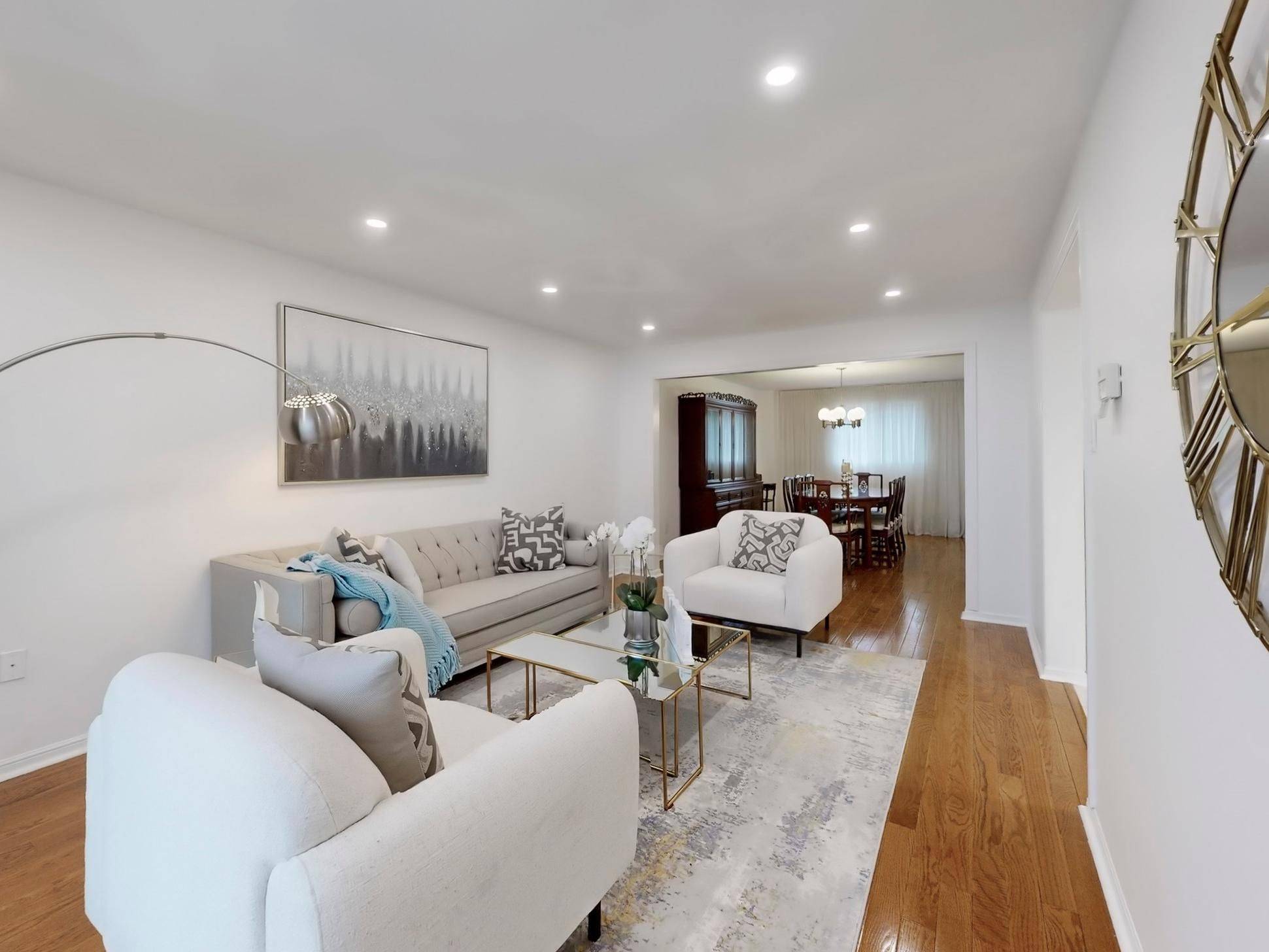 Mississauga, ON L4W 3T7,896 Willowbank TRL