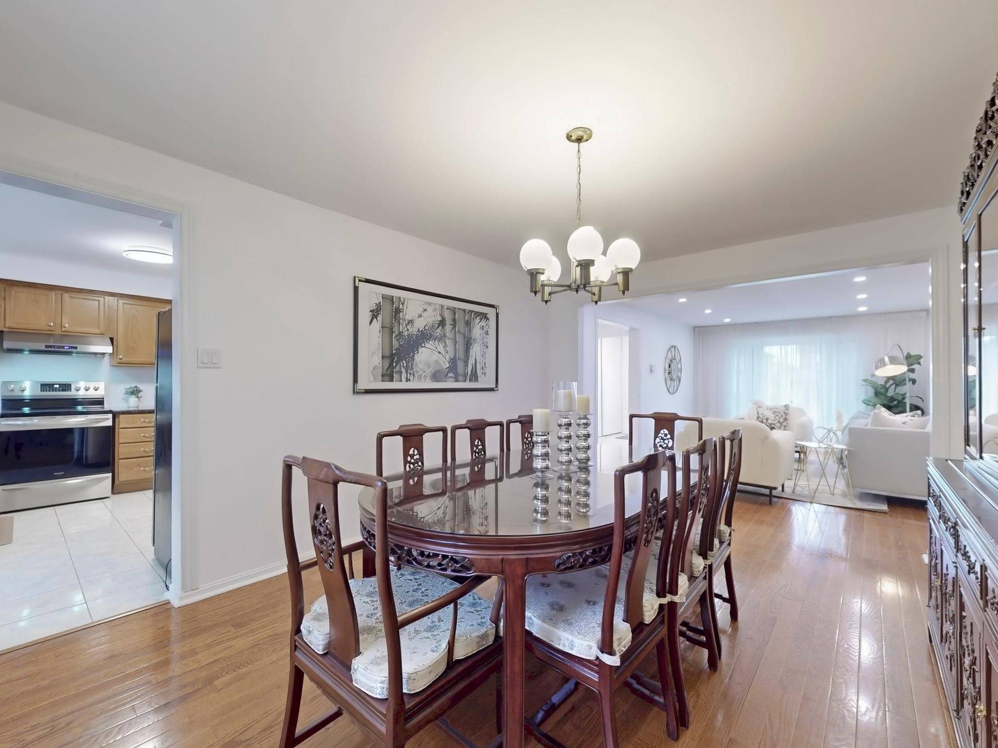 Mississauga, ON L4W 3T7,896 Willowbank TRL