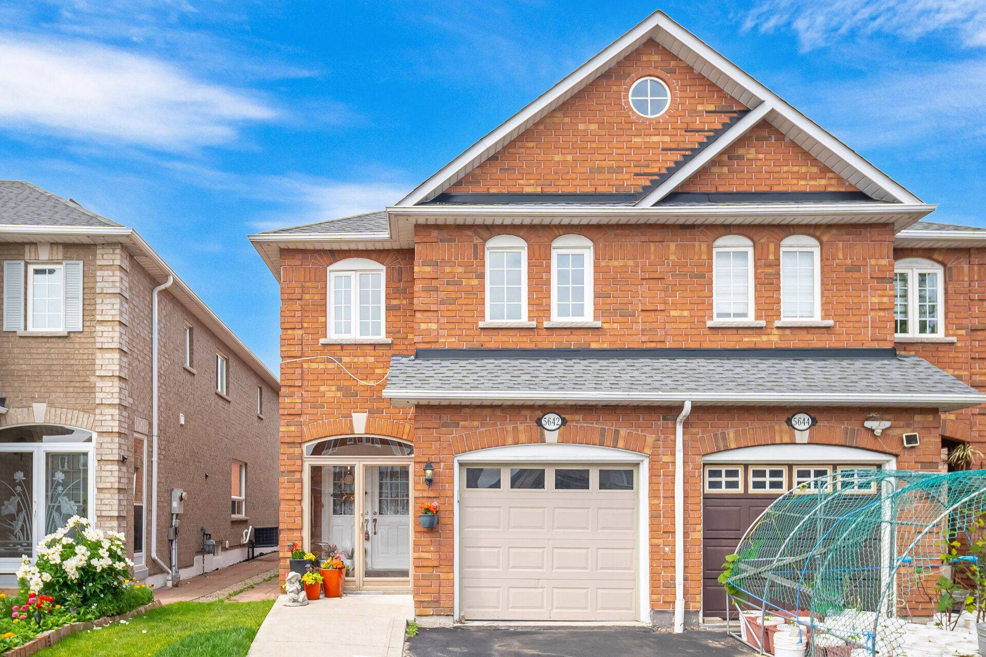 5642 Armando AVE, Mississauga, ON L5V 3A8