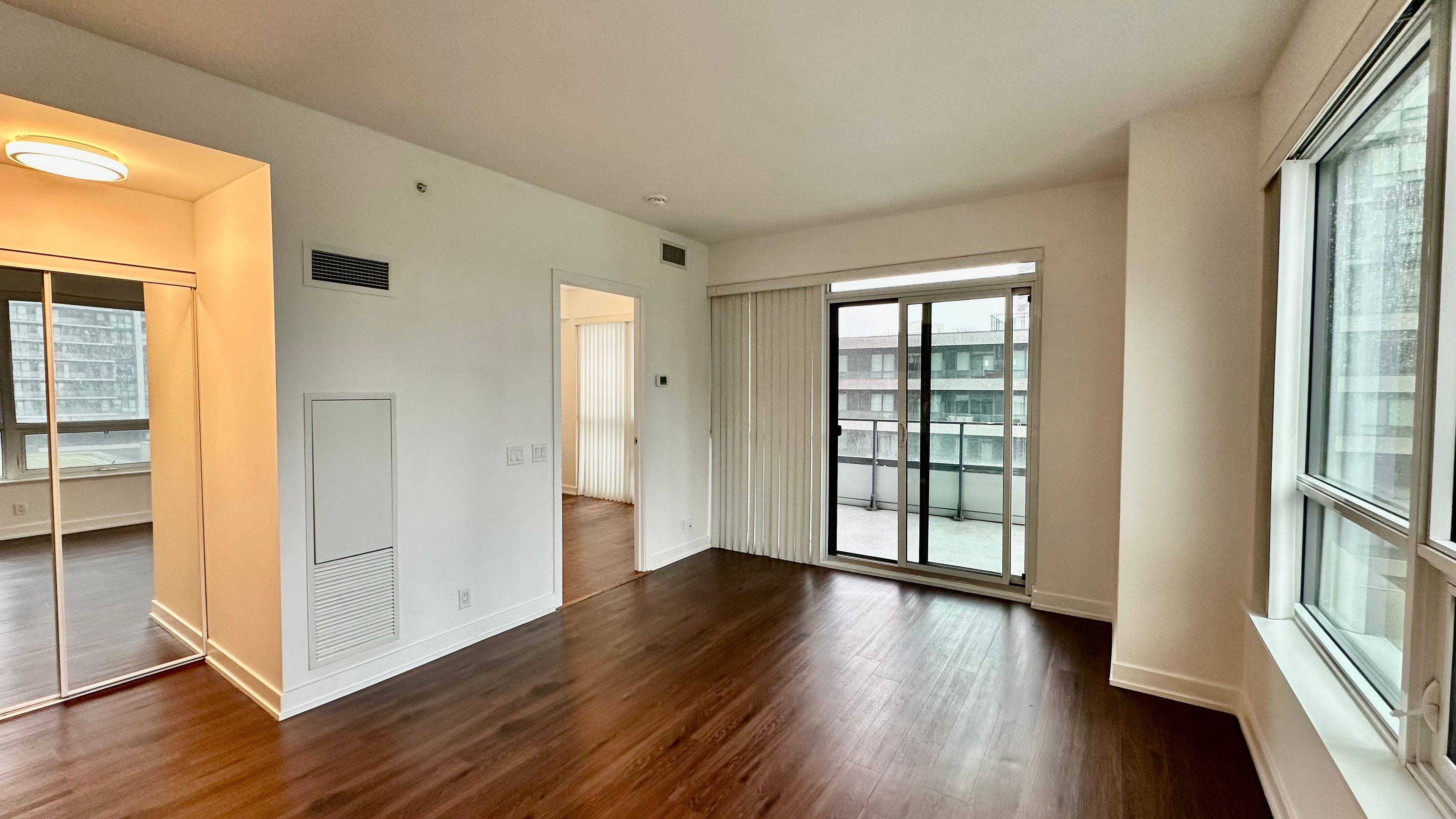 Toronto W06, ON M8V 1A4,2200 Lakeshore BLVD #704