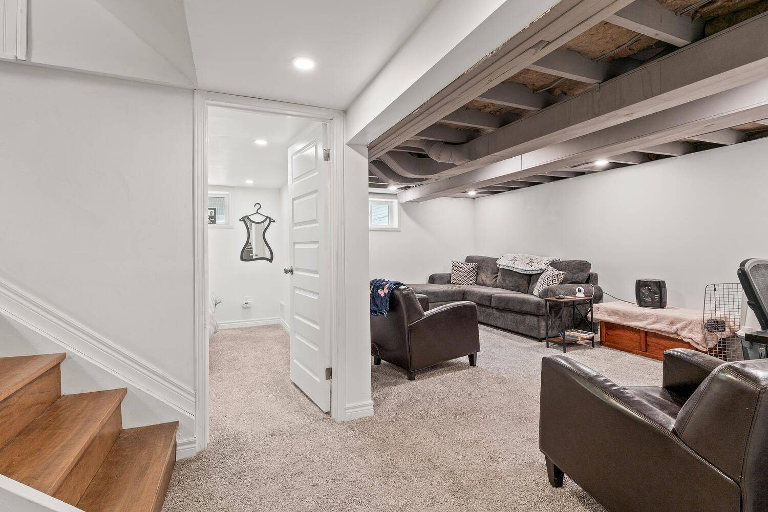 London South, ON N6J 1M7,115 BRISCOE ST W