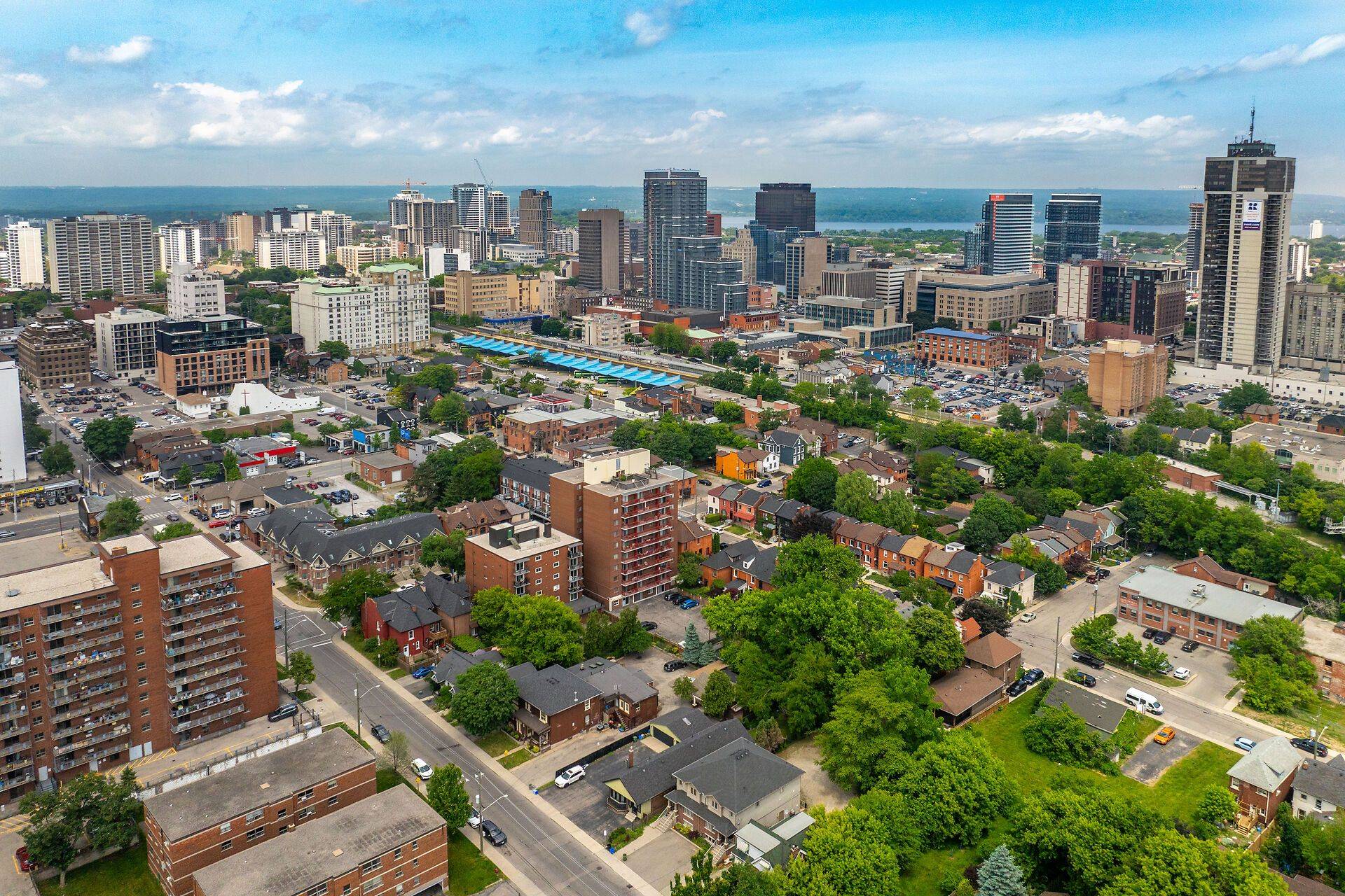 Hamilton, ON L8N 2J7,141 Catharine ST S #806