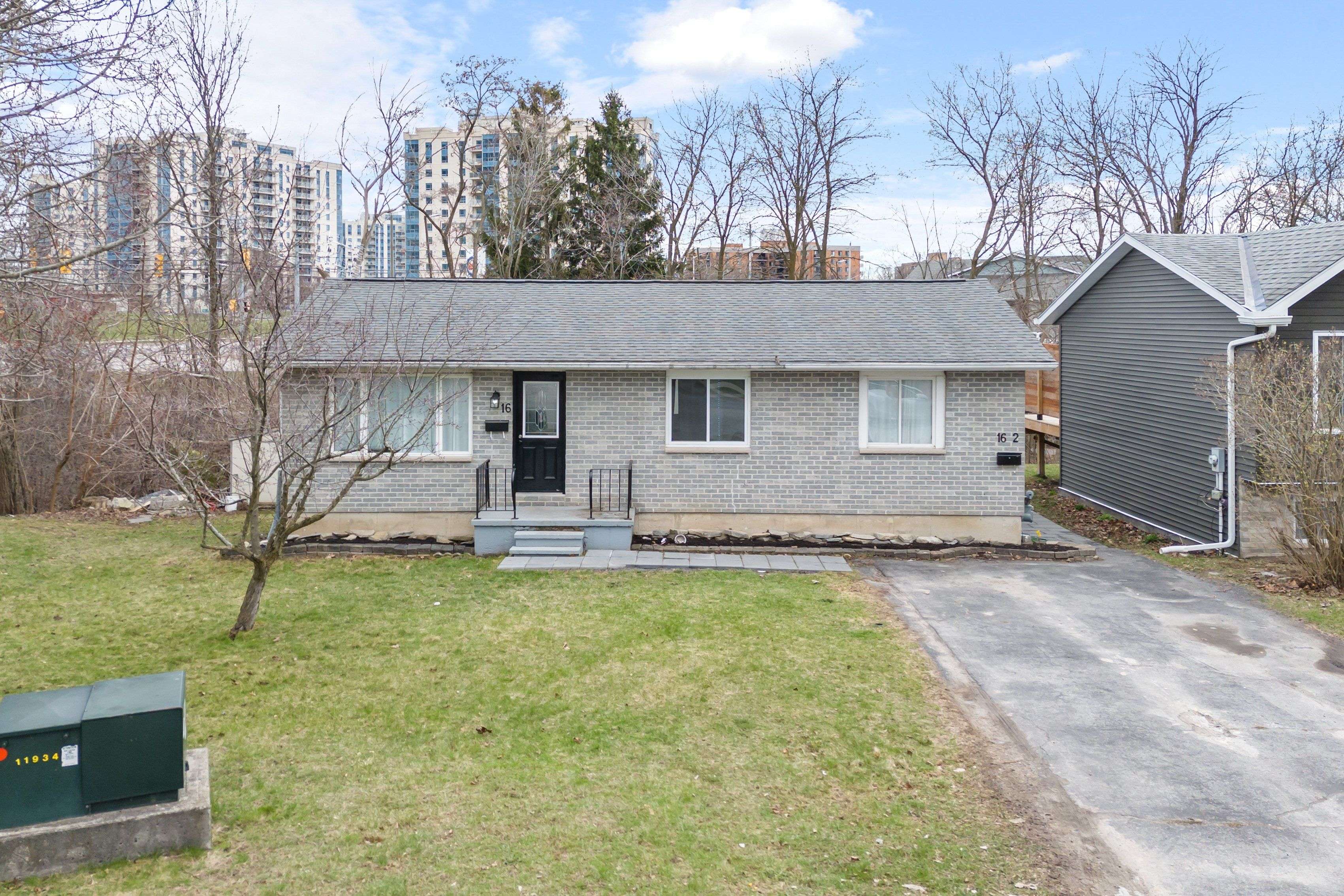16 Limeridge DR, Kingston, ON K7M 6M3