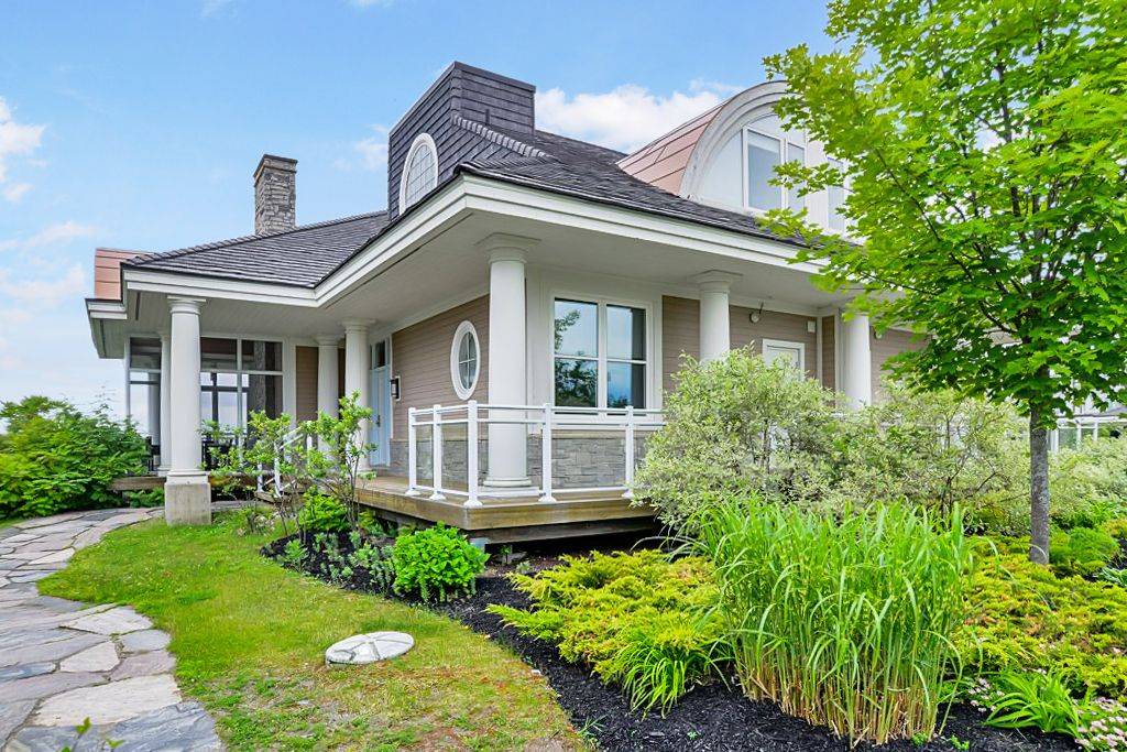 Muskoka Lakes, ON P1L 1W8,1869 MUSKOKA ROAD 118 N/A W #T202 (B2)