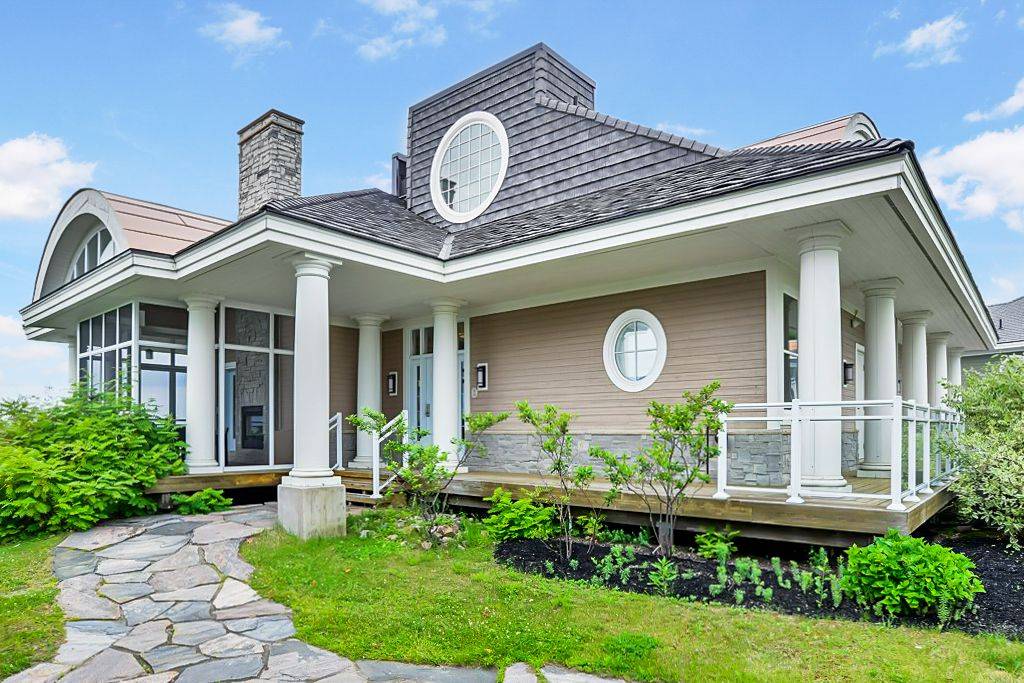 Muskoka Lakes, ON P1L 1W8,1869 MUSKOKA ROAD 118 N/A W #T202 (B2)