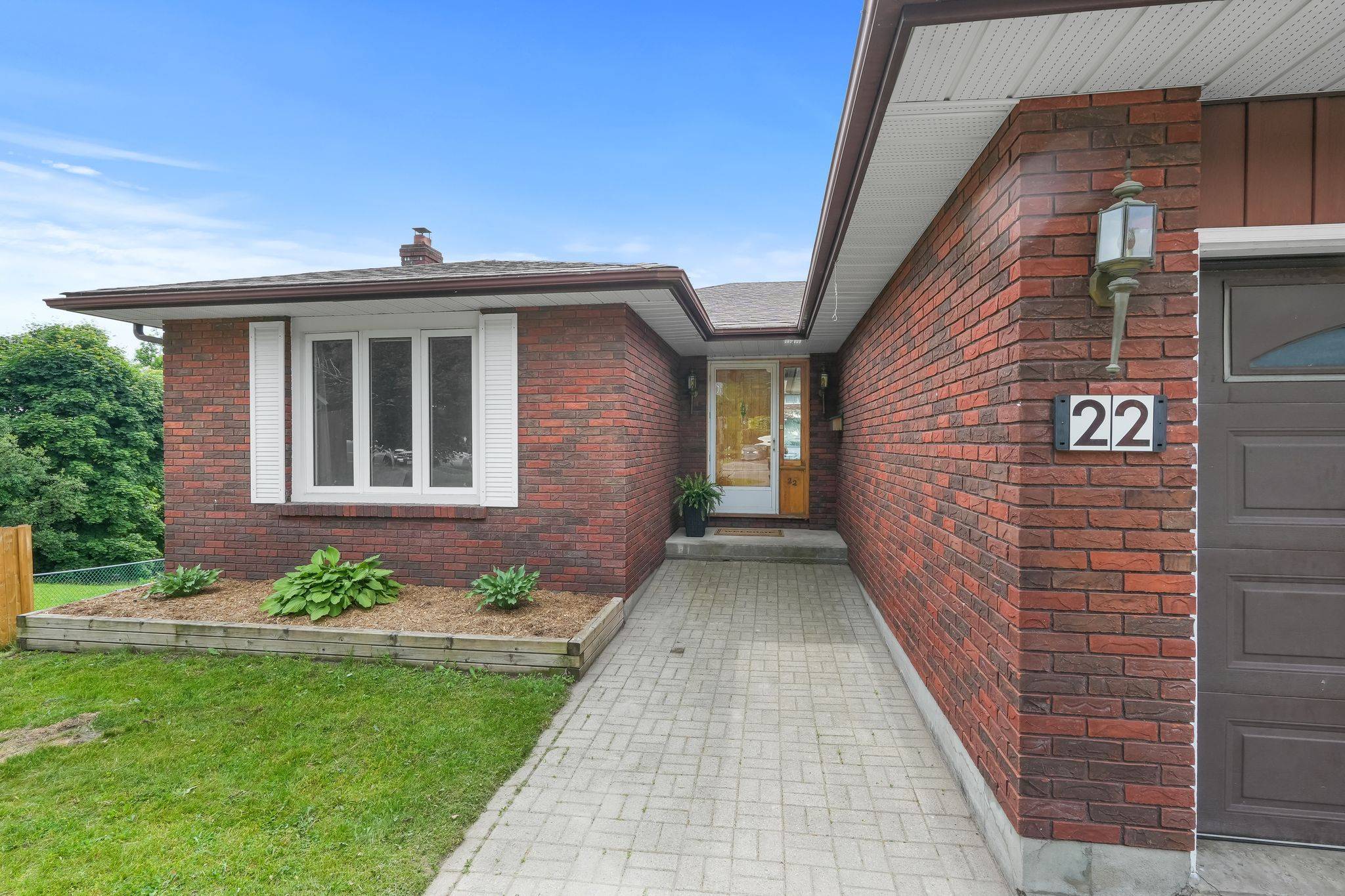 Peterborough West, ON K9J 7S1,22 Montague CT