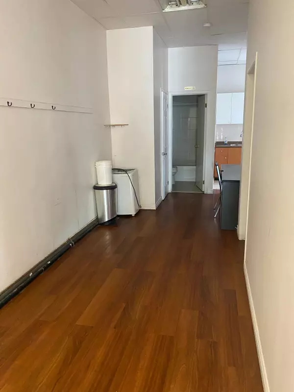 Toronto C01, ON M5T 2E7,328 Spadina AVE #2