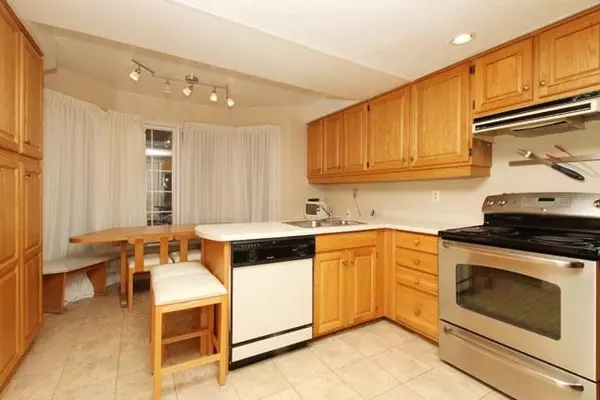 Toronto E02, ON M4E 3H4,54 Beech AVE