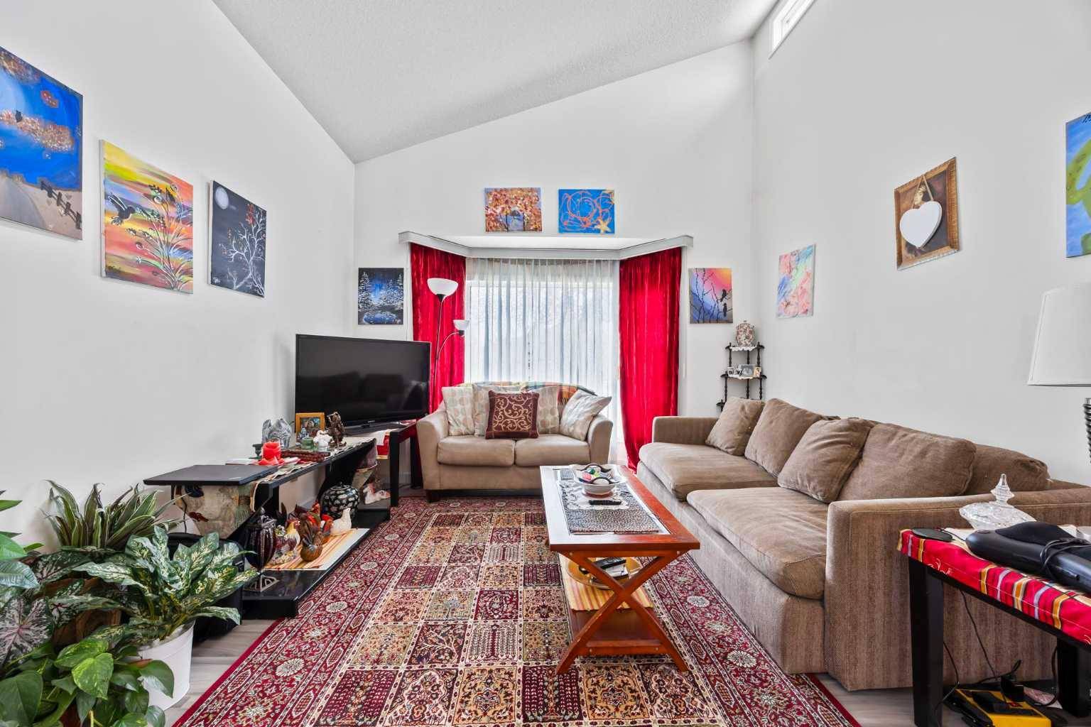 Calgary, AB T3L 2N4,44 Taraglen PL Northeast