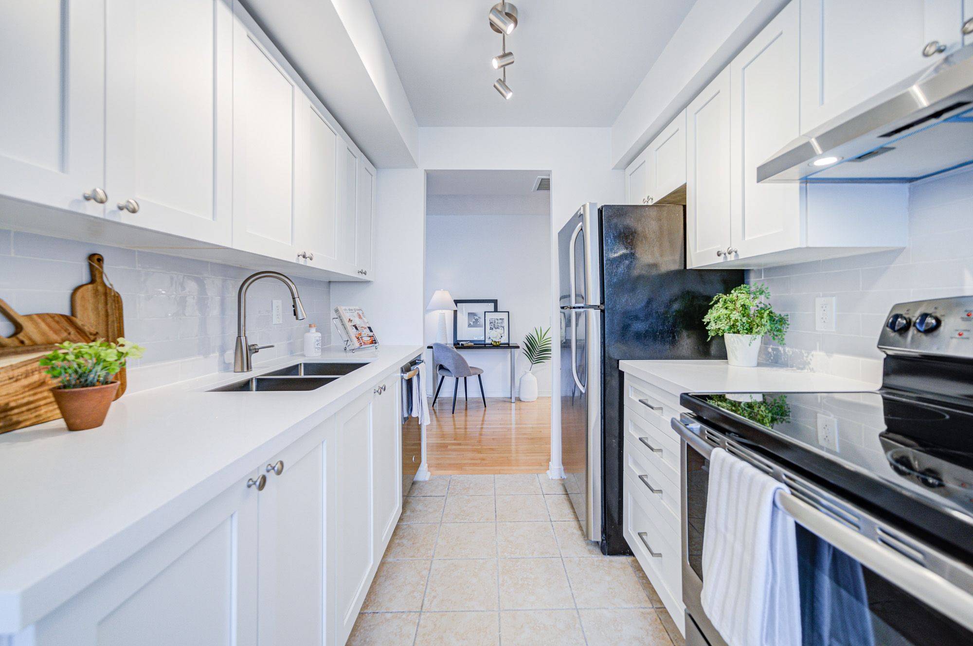 Toronto C07, ON M2N 7C6,155 Beecroft RD #211