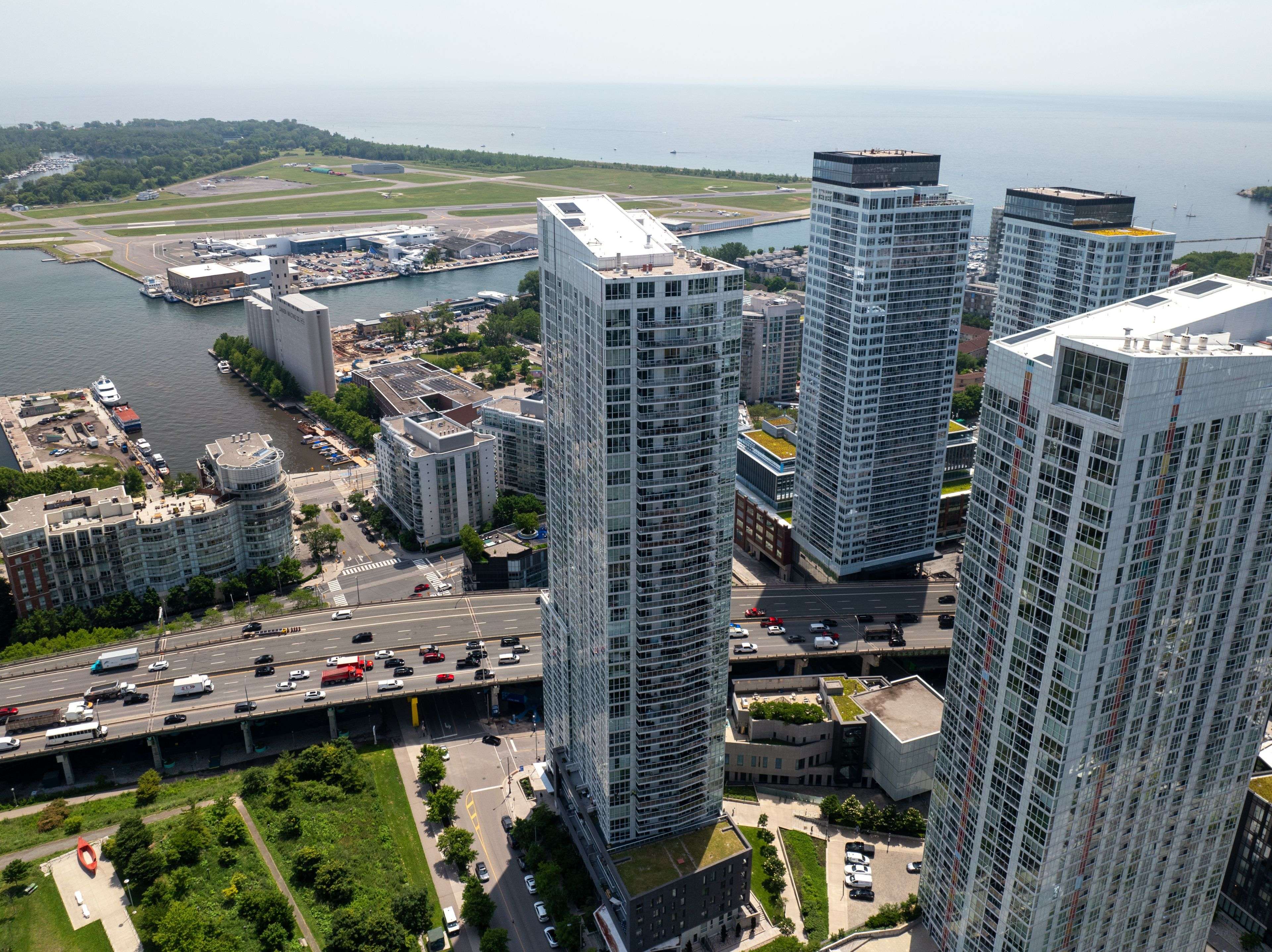 Toronto C01, ON M5V 0N1,17 Bathurst ST #3615
