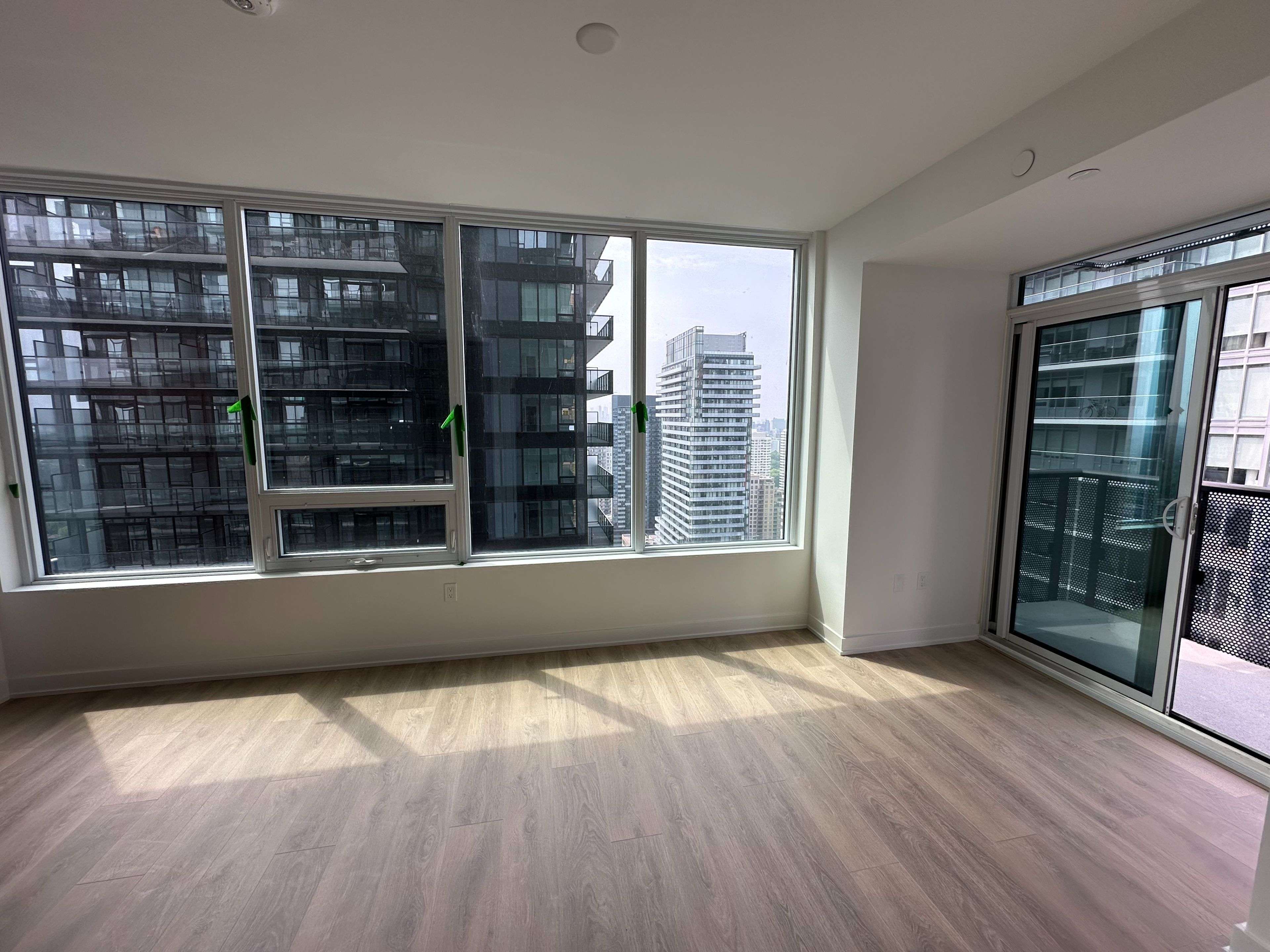 Toronto C10, ON M4P 1V3,117 Broadway AVE #3202