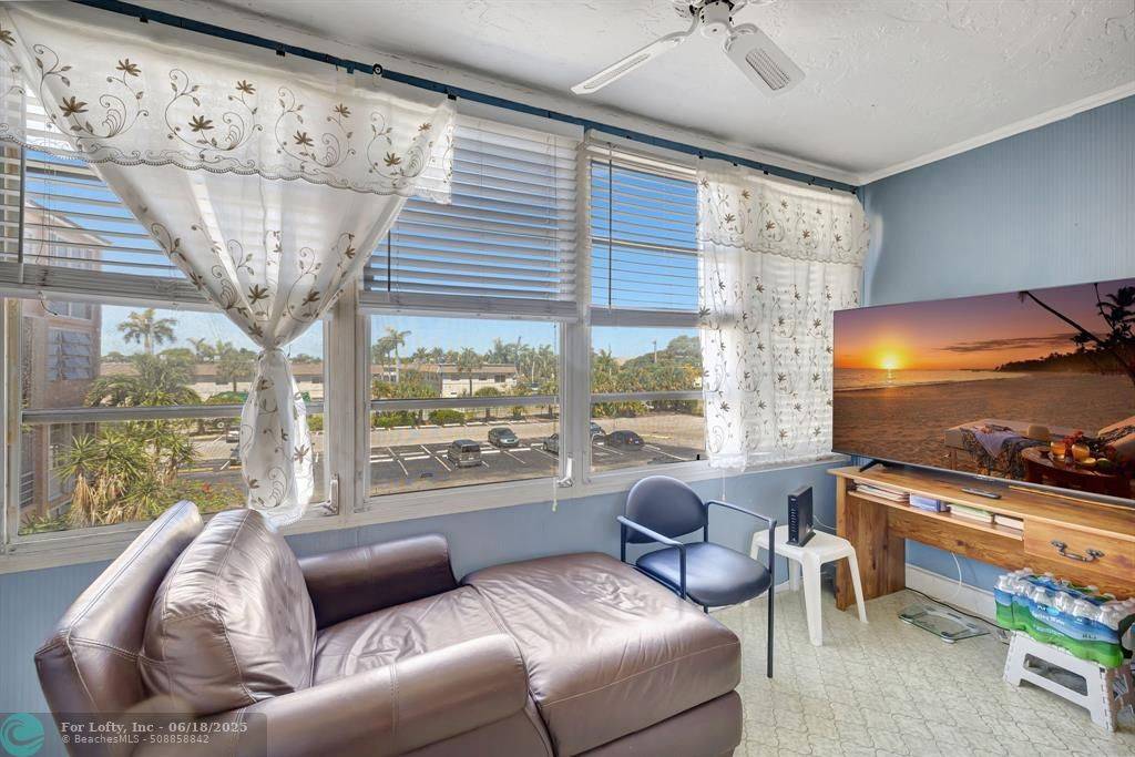 Lauderdale Lakes, FL 33311,2841 Somerset Dr  #318