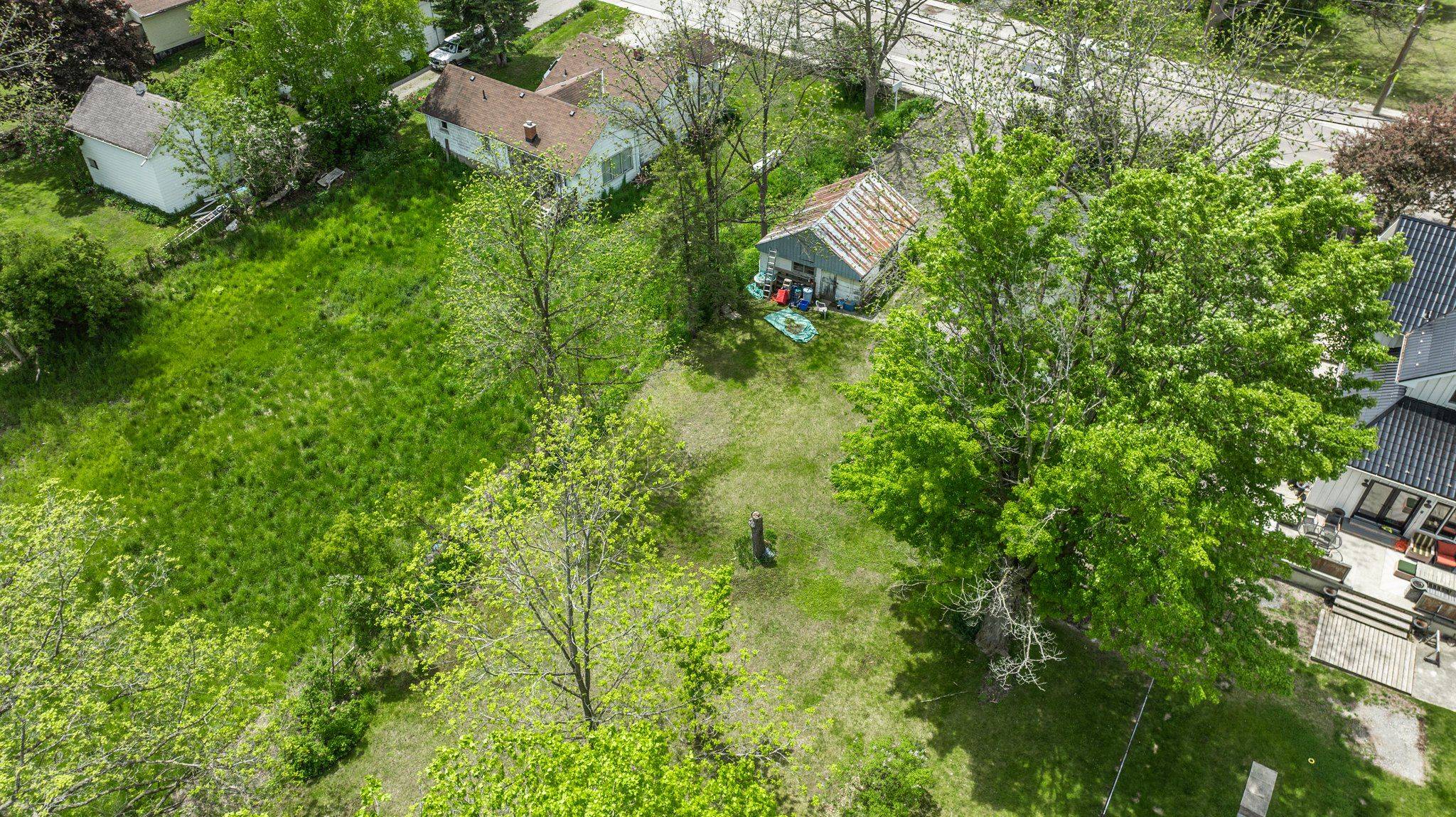 East Gwillimbury, ON L0G 1R0,20377 Leslie ST