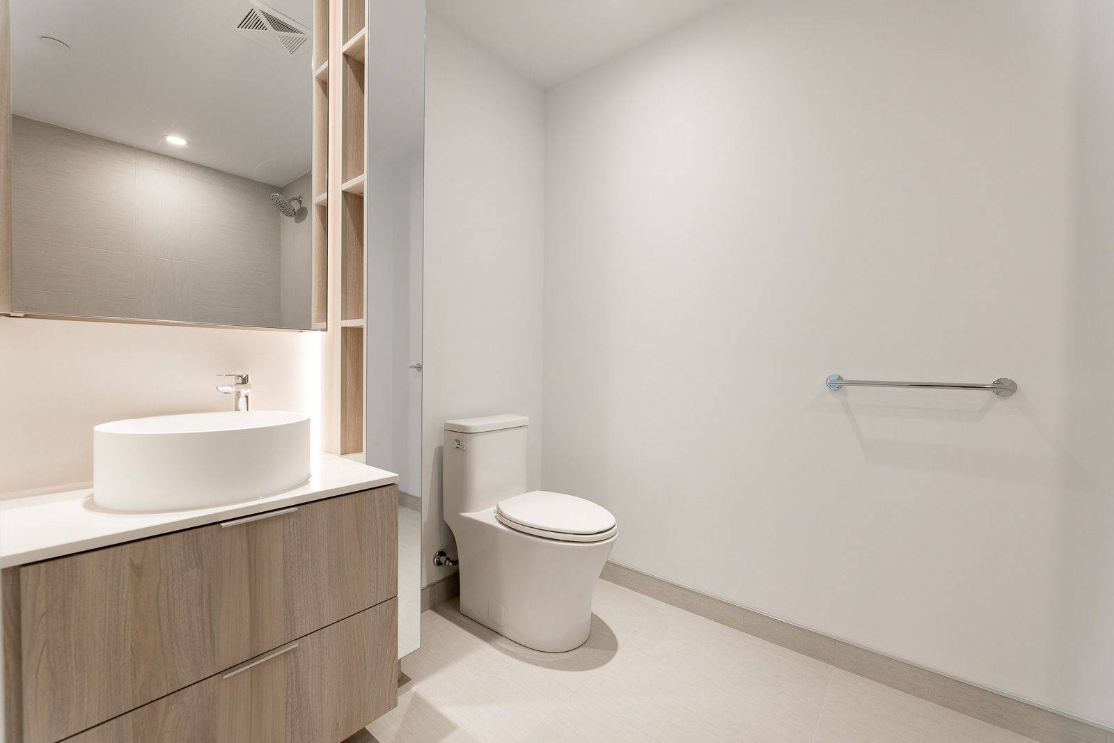 Mississauga, ON L5G 0E1,28 Ann ST #717