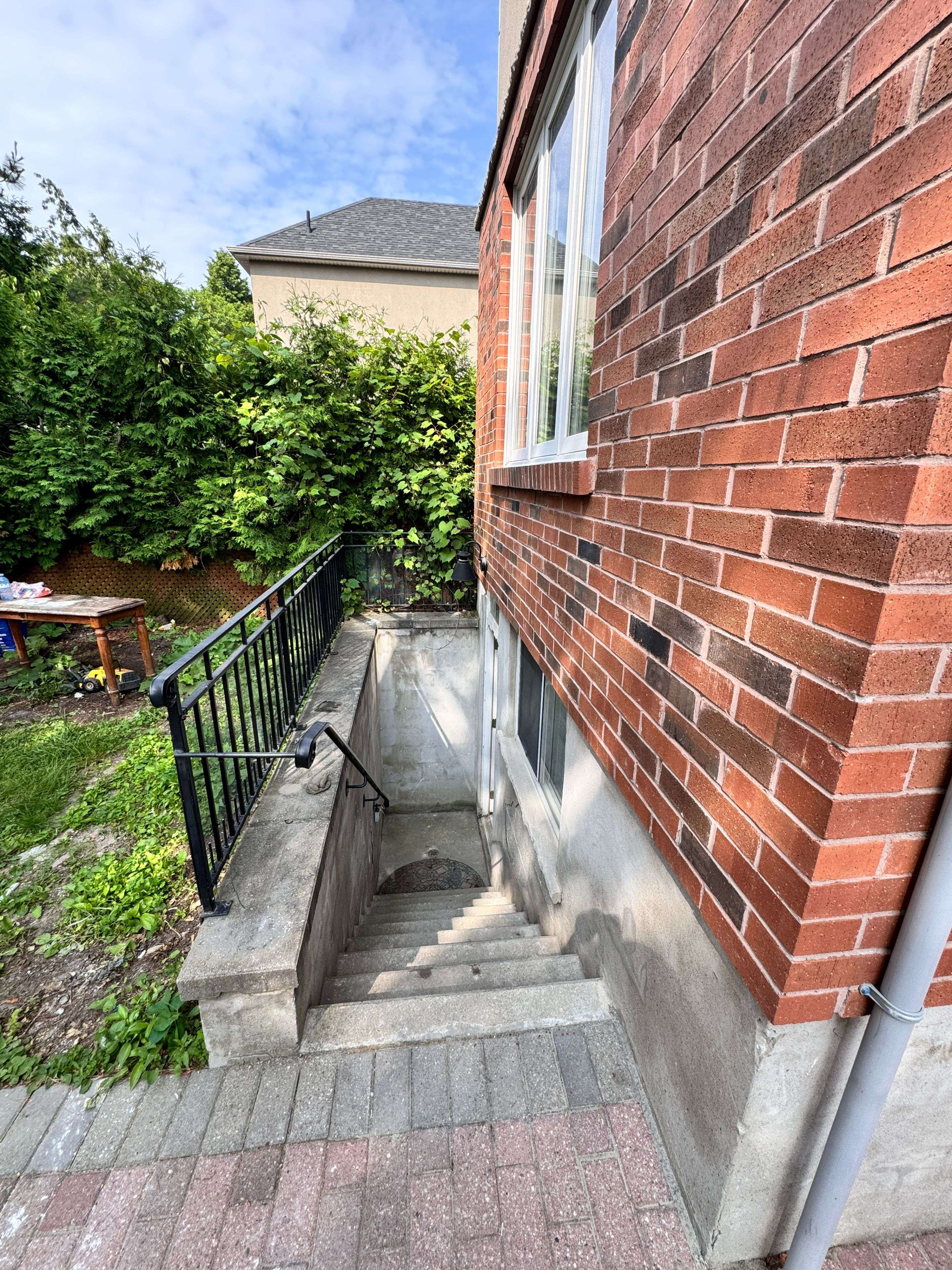 Toronto W09, ON M9P 1V6,23 Tilden CRES