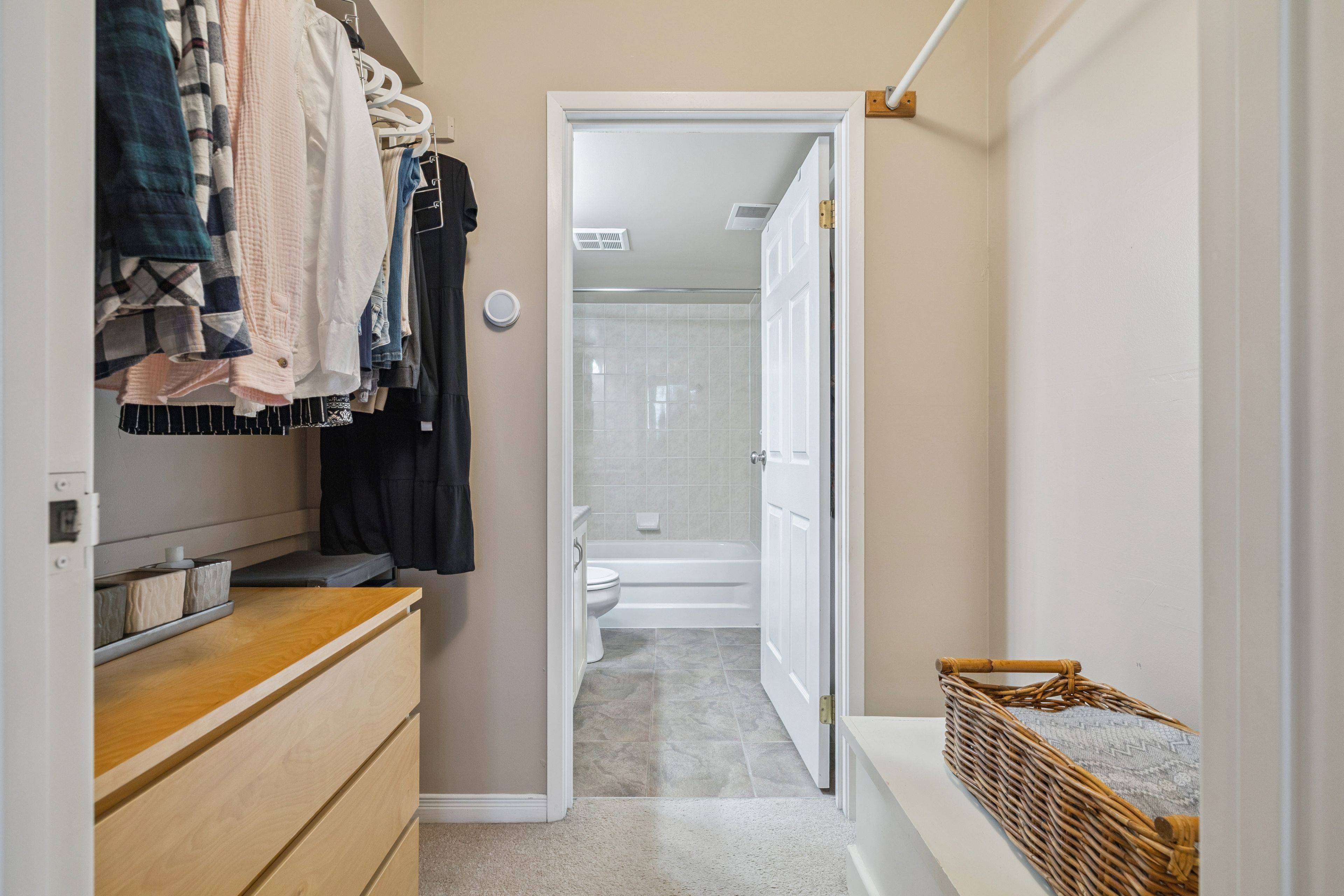 Burlington, ON L7M 4M7,3499 Upper Middle RD #406