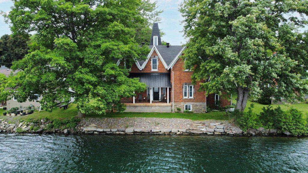 South Dundas, ON K0C 1X0,81 Lakeshore DR