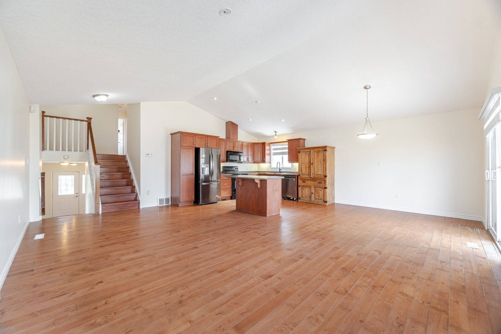 Ingersoll, ON N5C 4H2,2 KERR CRES