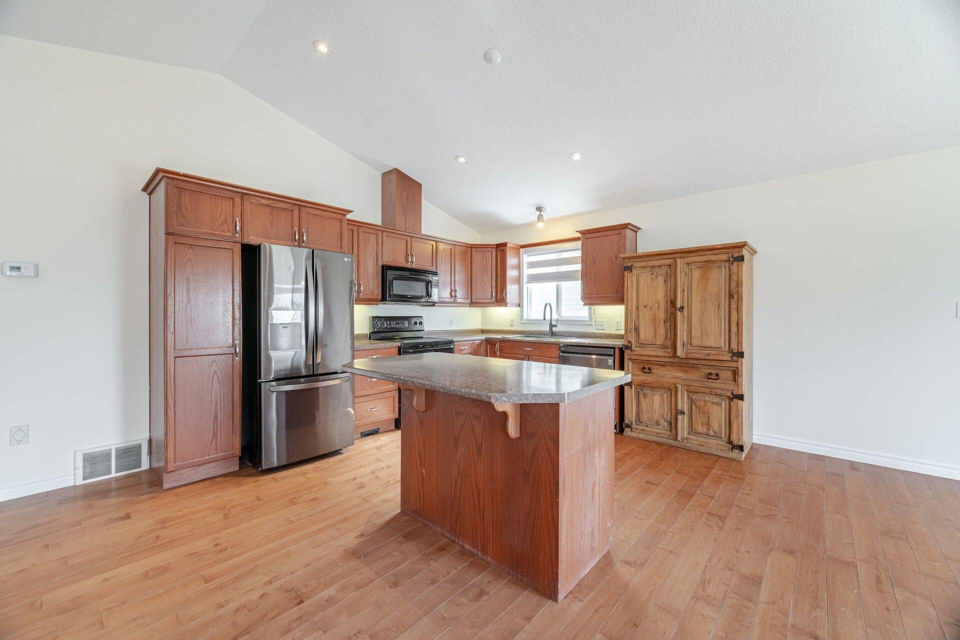 Ingersoll, ON N5C 4H2,2 KERR CRES