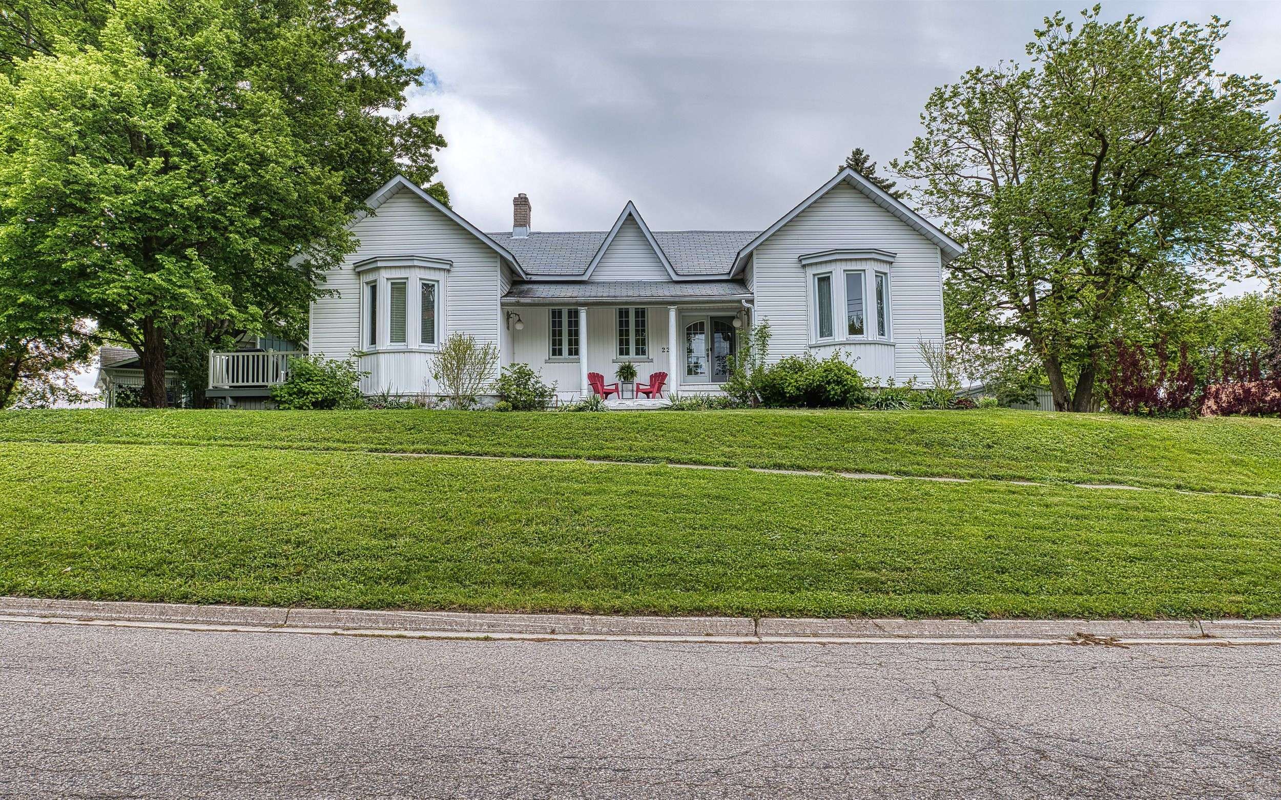 Minto, ON N0G 2P0,225 Queen ST N