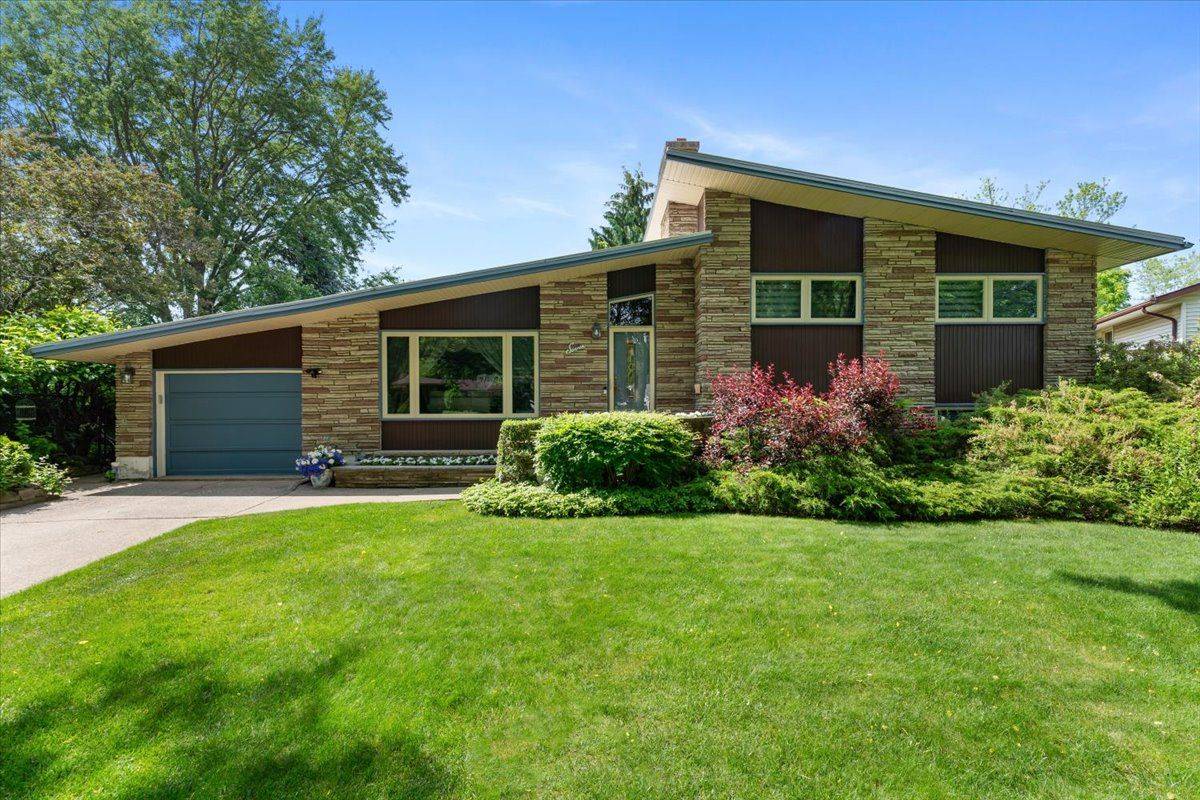 St. Catharines, ON L2T 2A2,7 Glenayr PL