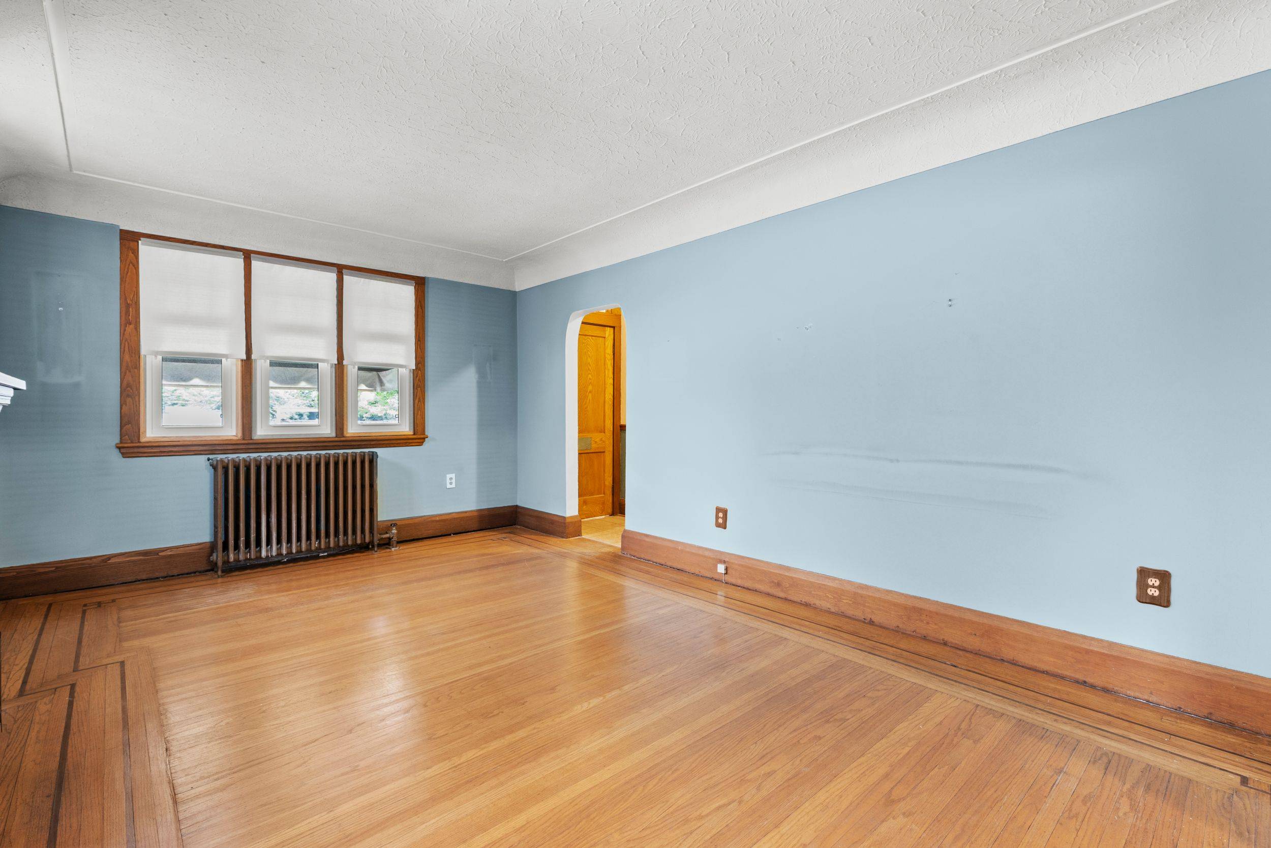 Hamilton, ON L8M 3K2,155 Balmoral AVE S
