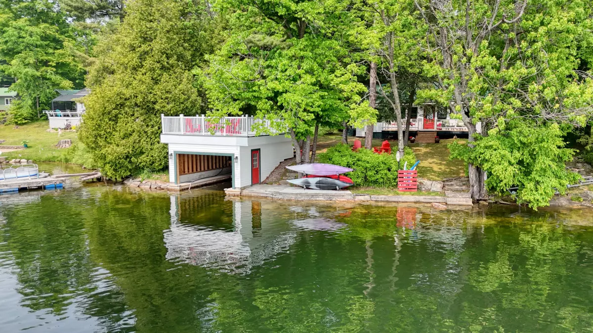 Leeds And The Thousand Islands, ON K0E 1B0,936 Rollingbank LN
