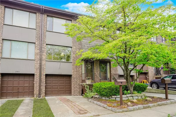 Staten  Island, NY 10305,282 Grasmere DR #282