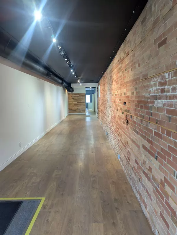 Oakville, ON L6K 1E6,174 Lakeshore RD E