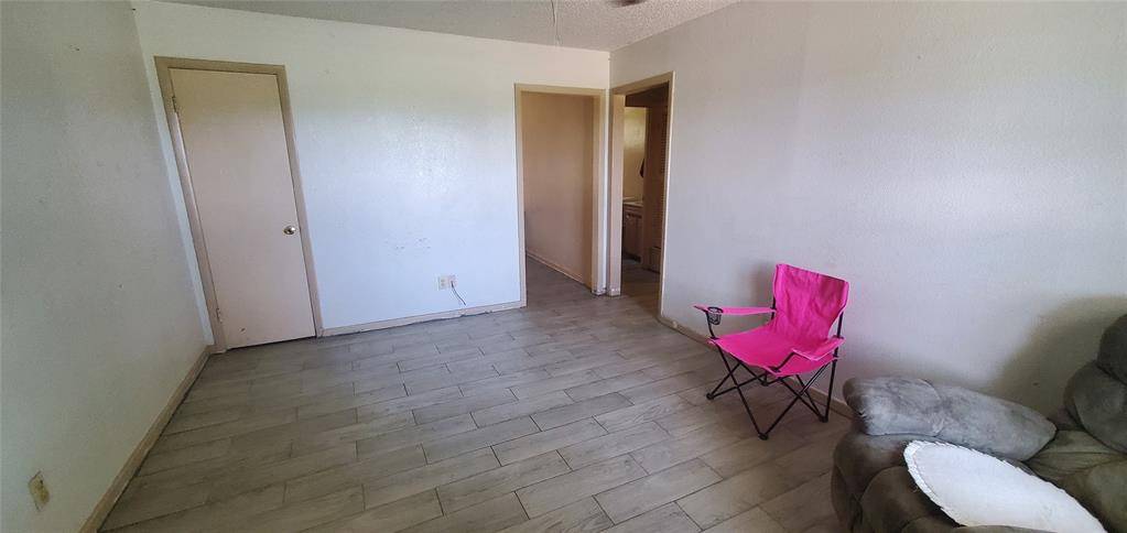 Arlington, TX 76012,605 N Davis Drive