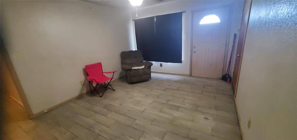 Arlington, TX 76012,605 N Davis Drive