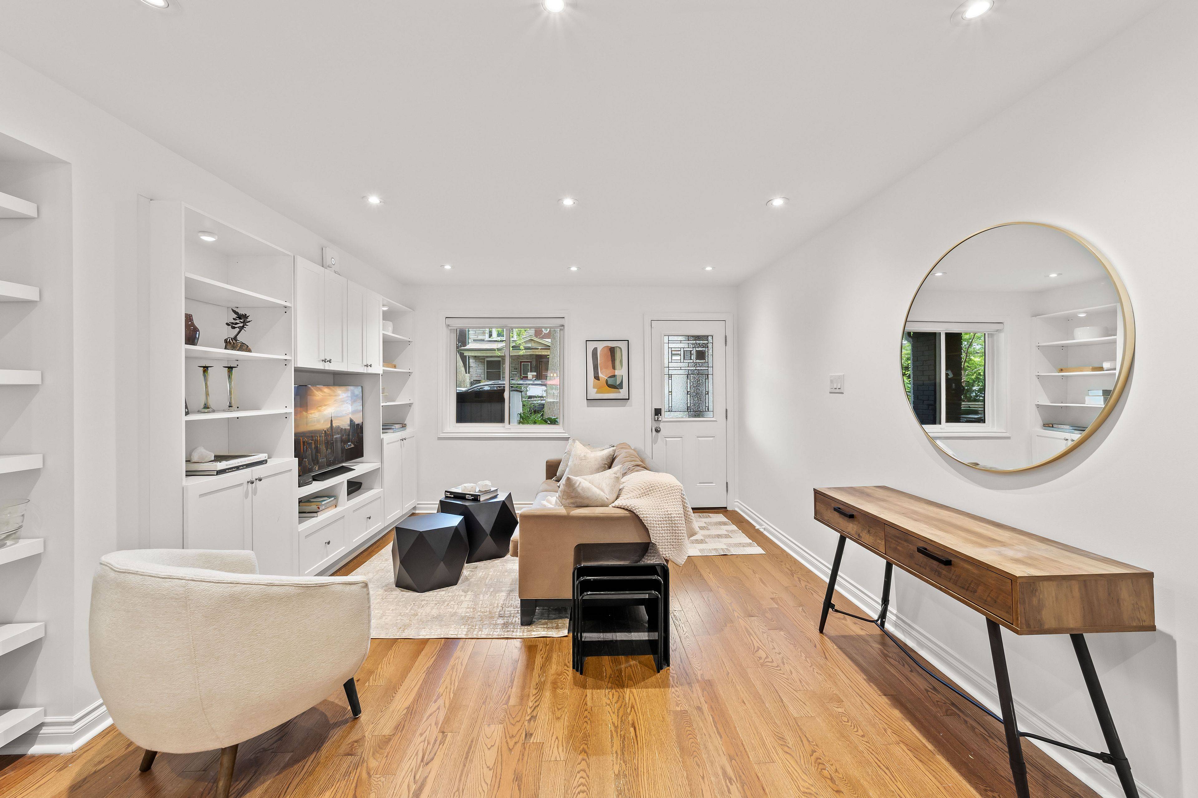 Toronto E01, ON M4L 2M2,10 Alton AVE
