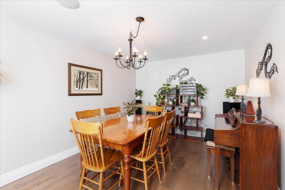 Georgina, ON L4P 3C8,137 Lake DR N