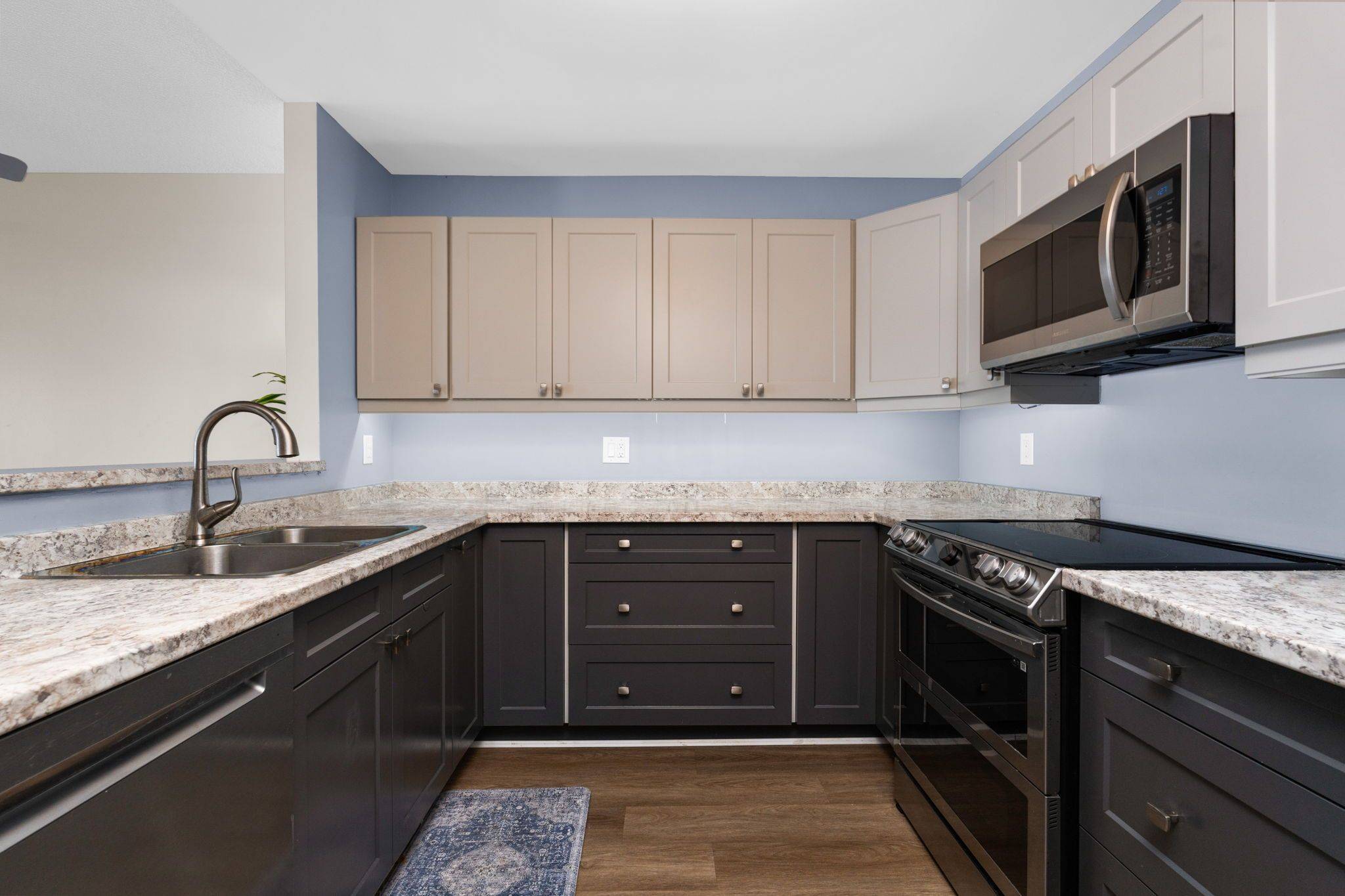 Barrie, ON L4M 1B8,21 Kempenfelt DR #104