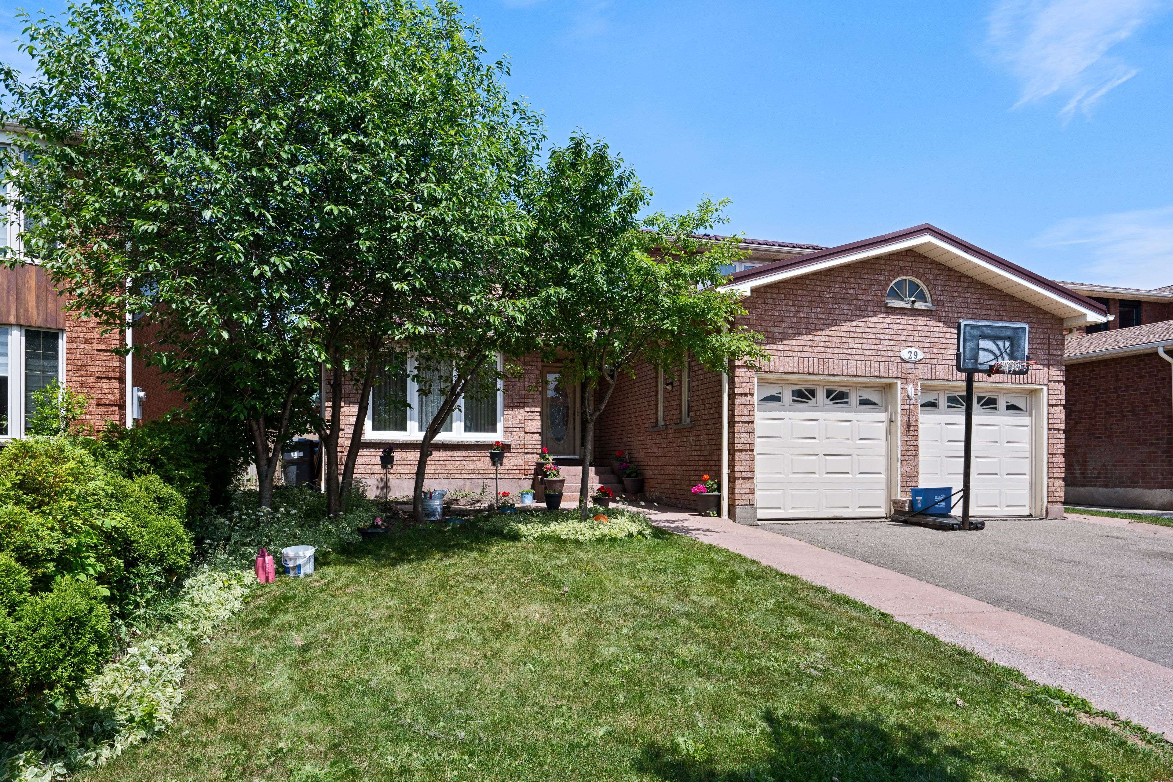 Brampton, ON L6W 3Z4,29 Mossbank DR